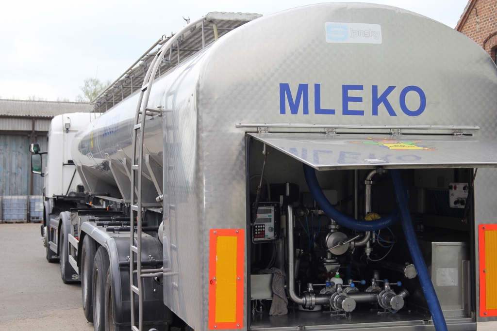 mleko, cena mleka, mleko surowe, mleczarnie, krowy mleczne, produkcja mleka,skup mleka, mleko w UE, ilość mleka w Polsce